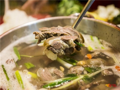 今日小寒 | 吃一顿热腾腾的彝族全羊汤锅，滋补暖身！