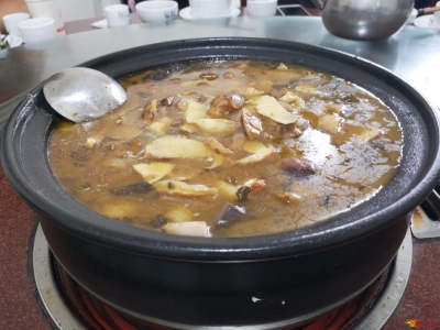 冷天就是要吃火锅！楚雄野生菌火锅热乎又美味，约起来~