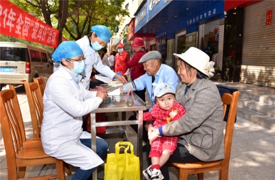 南华县开展第22次全国“爱耳日”宣传服务活动