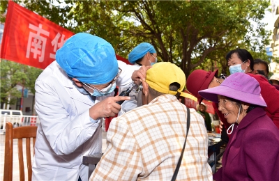 南华县开展第22次全国“爱耳日”宣传服务活动