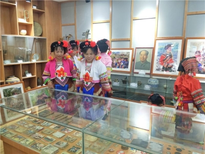 “金沙傣·湾碧情”摄影美术艺术作品捐赠仪式举行