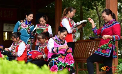 南华县培强彝绣产业  助推文旅融合
