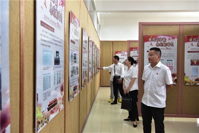 南华县文旅局举办“读红色经典·颂百年丰碑 ”献礼建党100周年读书会