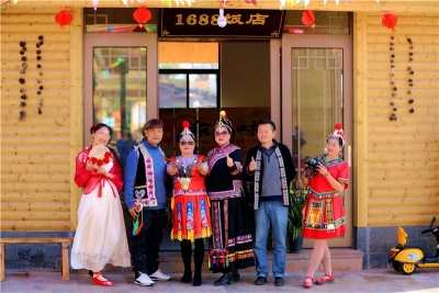 美爆了！大姚赵家店彩色向日葵花海等你来打卡