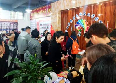楚雄师范学院美术与艺术设计学院师生到南华县考察采风