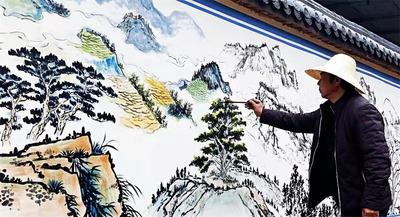 南华县巧手绘壁画  助力乡村旅游发展