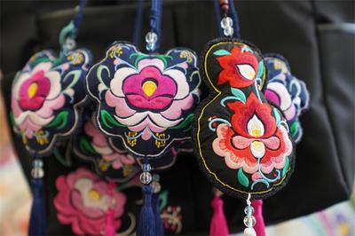 楚雄牟定：端午佩“香囊”  幸福又吉祥