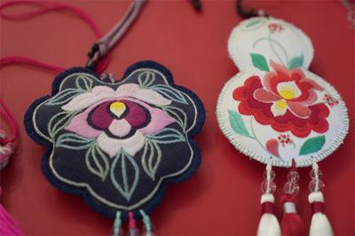 楚雄牟定：端午佩“香囊”  幸福又吉祥