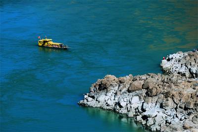 湖蓝、叶黄、果缤纷……遇见楚雄彩色的冬天！