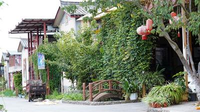 楚雄城郊这个彝族村寨，人少景美宜出游！