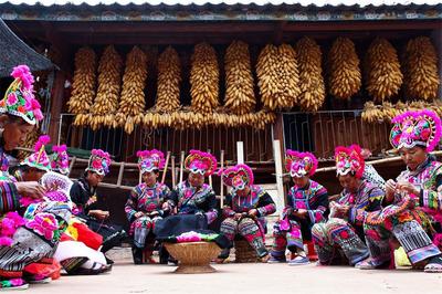 楚雄：千年彝绣 一绣千年