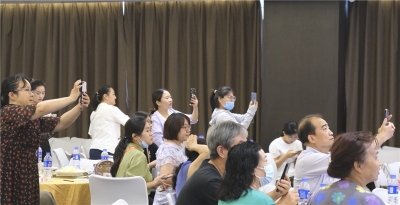 温风至，小暑来！文山邀请郑州朋友去避暑赏并蒂莲