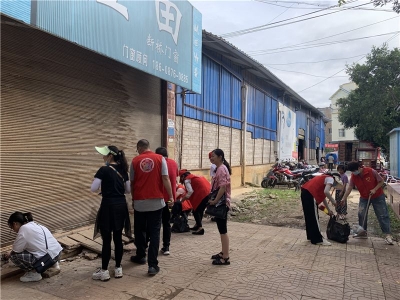 文山州文旅局开展“双报到双服务双报告”暨党员进社区创卫工作主题党日活动