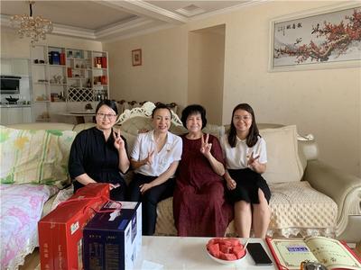 “七一”慰问老党员 不忘初心送关怀
