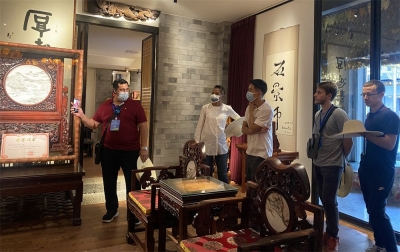 洱海论坛 | 多国驻华使节参观大理石方志馆