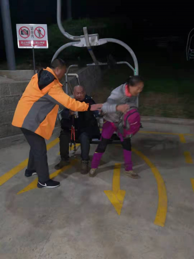 大理蒼山中和索道深夜救助受傷游客