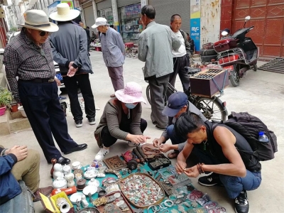 空二赶三，一次赶两小时！祥云的这条文玩小街很有趣