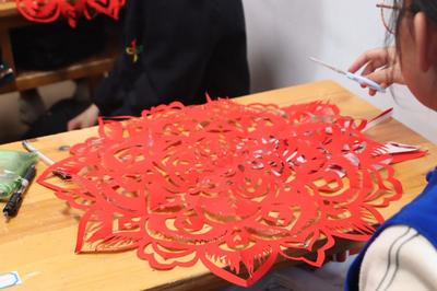 【大理文化生态保护实验区】面塑、剪纸、扎染、甲马、民居彩绘五项非遗项目进校园  文化遗产“活”起来