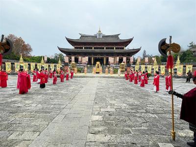 《华服中国行》系列活动在大理天龙八部影视城进行展演拍摄