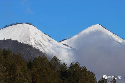 大理云龙：蓝天白云映衬下的雪景素装分外美