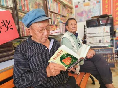 大理·人物 | 杨人和：爱书，爱孩子，爱大理