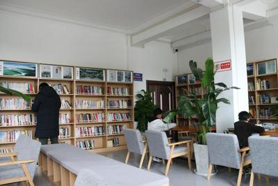 巍山：书香为伴过春节 图书馆里“充电”忙