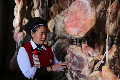 《寻味大理》拍摄组走进鹤庆，探寻鹤庆美食故事