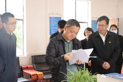 大理州委书记杨国宗到永平调研时强调：找准方向突出重点，锚定目标精准发力，打造一条“走博南古道，逛曲硐老街，赏古树名木，品百味美食”的旅游环线