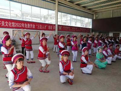 挖色镇开展“永远跟党走 喜迎二十大”民族广场舞培训活动