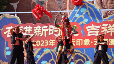 祥云七宣村乡村村晚“年味十足”
