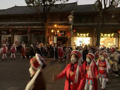 大理市2023年“彩云之南等你来”夜间群众文化活动——白族打跳在古城拉开序幕