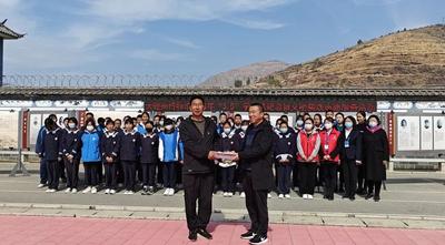 大理白族自治州博物馆到大理市海东中学开展“3·5学雷锋纪念日文明实践志愿服务活动”暨“2023年首场送展进校园活动”