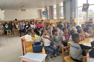 漾濞县图书馆与县幼儿园共同开展“4·23”世界读书日活动