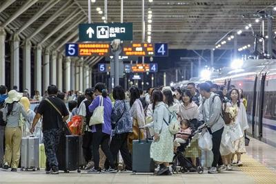 客流持续井喷！铁路带动大滇西旅游环线持续火爆