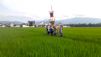 洱源西湖有个水上火把节