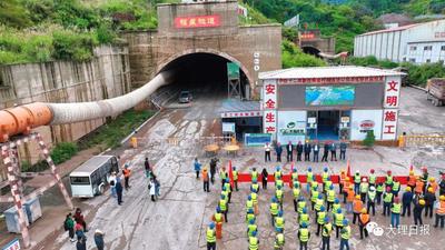 大南高速公路福星隧道左幅贯通仪式举行