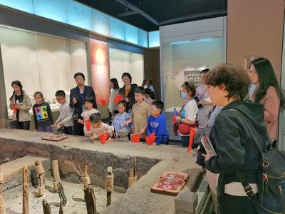 大理州博物馆开展“情满中秋 举国同庆”亲子社教活动和志愿服务活动