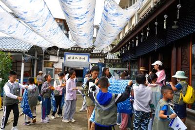 非遗体验成热点 大理暑期旅游很“圈粉”