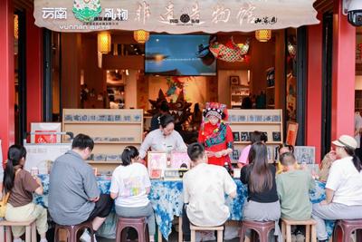 可以带走的“云南”！“双节”期间超10万人次打卡“云南礼物·一湖清翠”